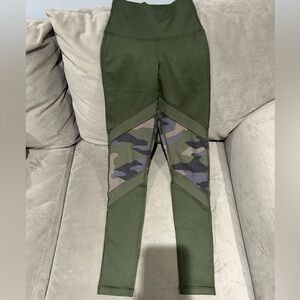 Army pattern Aerie leggings